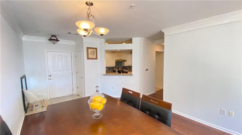 1 bedroom, 1 bathroom, 1,025 sq ft condominium for sale at 3334 Peachtree Road 601, Atlanta, GA 30326 — photo 2