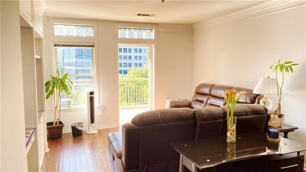 1 bedroom, 1 bathroom, 1,025 sq ft condominium for sale at 3334 Peachtree Road 601, Atlanta, GA 30326 — photo 3