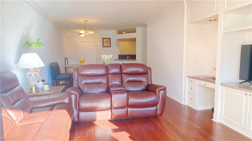 1 bedroom, 1 bathroom, 1,025 sq ft condominium for sale at 3334 Peachtree Road 601, Atlanta, GA 30326 — photo 5
