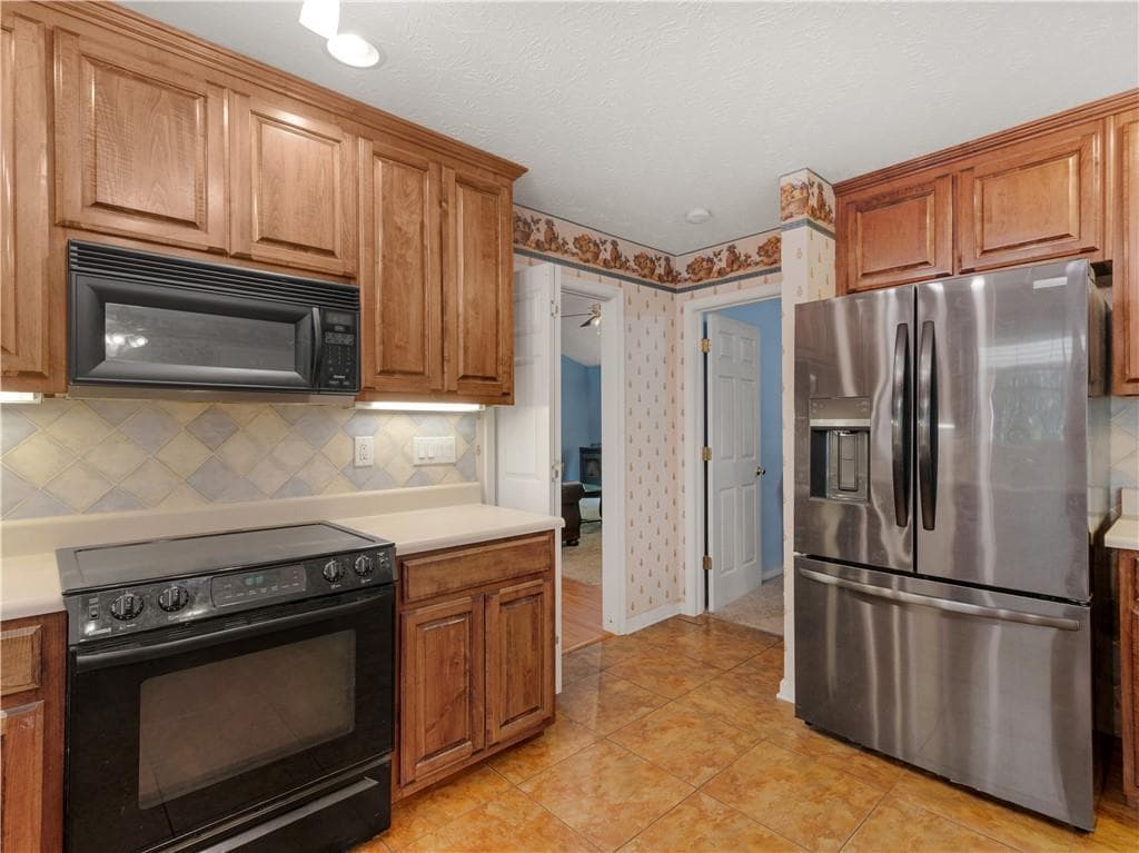 3 bedroom, 3 bathroom, 2,000 sq ft single family residence for sale at 470 Fields Road, Mcdonough, GA 30253 — photo 5