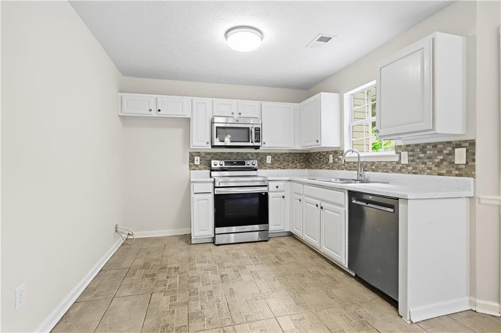 4 bedroom, 3 bathroom, 2,076 sq ft single family residence for sale at 310 Kaden Court, Mcdonough, GA 30252 — photo 9