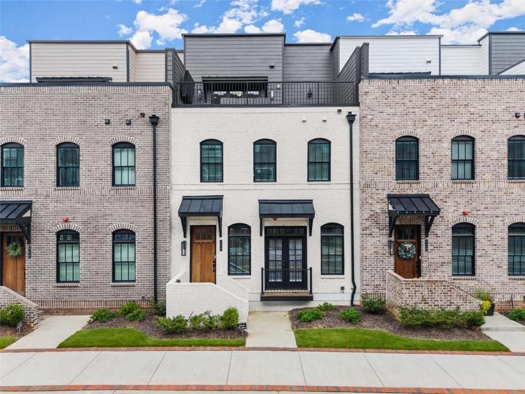 4 bedroom, 5 bathroom, 3,152 sq ft townhouse for sale at 338 SUGARVIEW Road, Sugar Hill, GA 30518