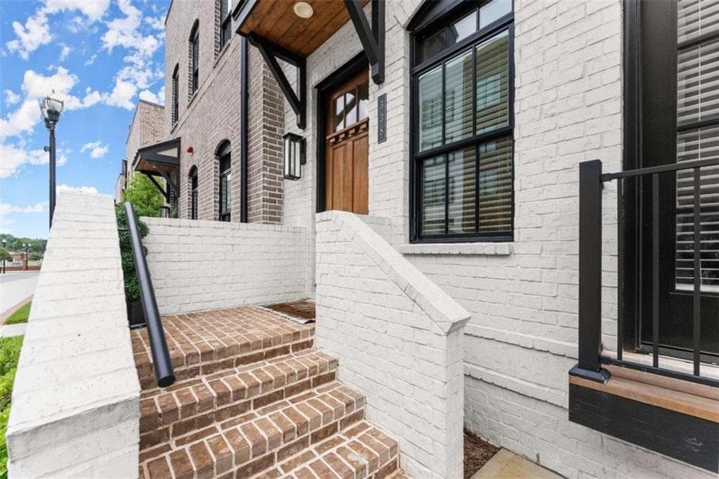 4 bedroom, 5 bathroom, 3,152 sq ft townhouse for sale at 338 SUGARVIEW Road, Sugar Hill, GA 30518 — photo 2