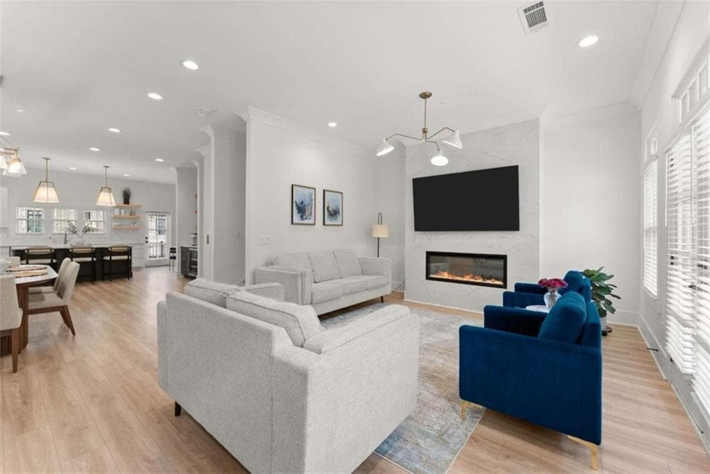 4 bedroom, 5 bathroom, 3,152 sq ft townhouse for sale at 338 SUGARVIEW Road, Sugar Hill, GA 30518 — photo 4