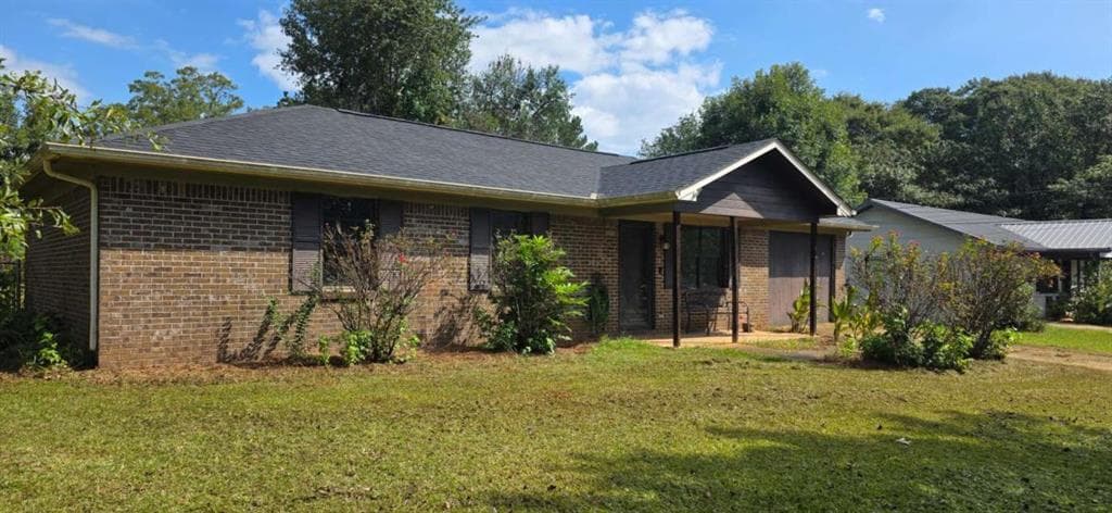 4 bedroom, 1 bathroom, 1,325 sq ft single family residence for sale at 115 Grove Creek Drive, Locust Grove, GA 30248