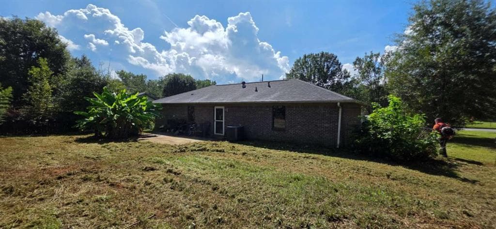 4 bedroom, 1 bathroom, 1,325 sq ft single family residence for sale at 115 Grove Creek Drive, Locust Grove, GA 30248 — photo 5