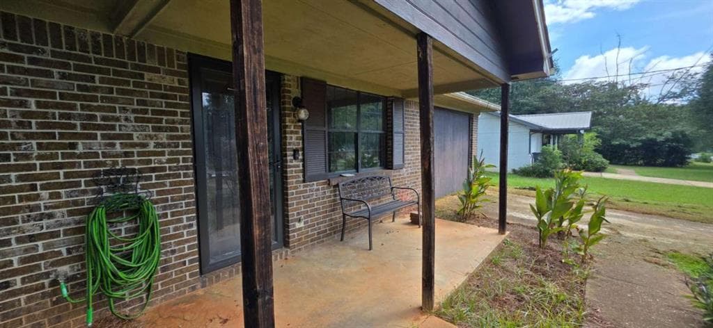 4 bedroom, 1 bathroom, 1,325 sq ft single family residence for sale at 115 Grove Creek Drive, Locust Grove, GA 30248 — photo 6