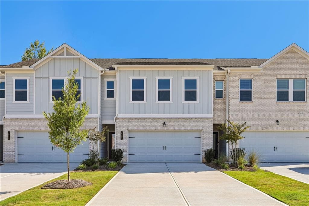 3 bedroom, 3 bathroom, 1,888 sq ft townhouse for sale at 3703 Sagecrest Drive, Buford, GA 30519