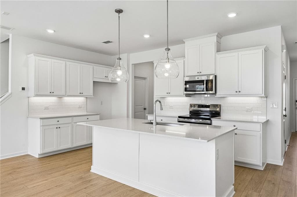 3 bedroom, 3 bathroom, 1,888 sq ft townhouse for sale at 3703 Sagecrest Drive, Buford, GA 30519 — photo 6