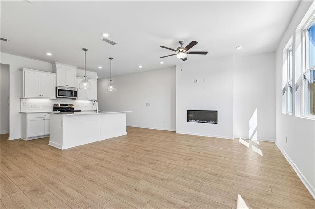 3 bedroom, 3 bathroom, 1,888 sq ft townhouse for sale at 3703 Sagecrest Drive, Buford, GA 30519 — photo 10