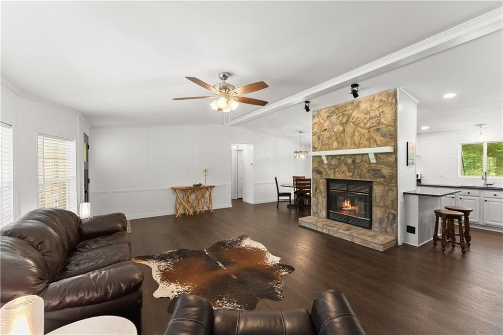3 bedroom, 2 bathroom, 1,568 sq ft single family residence for sale at 3501 Looper Lake Road, Gainesville, GA 30506 — photo 2
