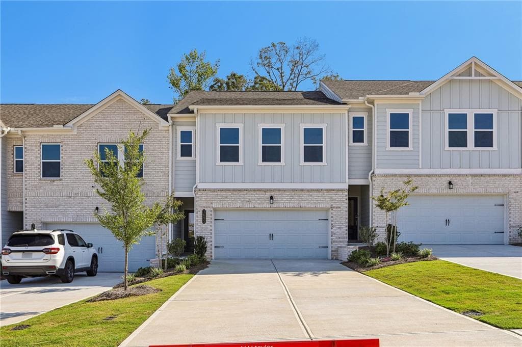 3 bedroom, 3 bathroom, 1,888 sq ft townhouse for sale at 3695 Sagecrest Drive, Buford, GA 30519