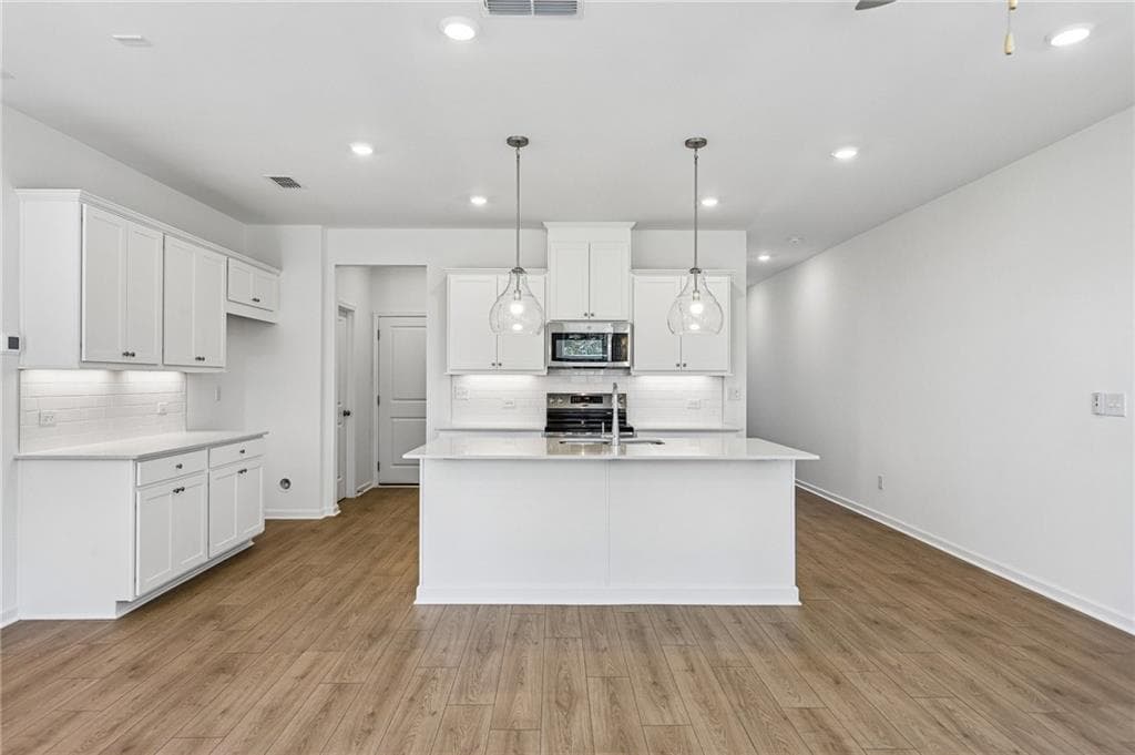 3 bedroom, 3 bathroom, 1,888 sq ft townhouse for sale at 3695 Sagecrest Drive, Buford, GA 30519 — photo 2