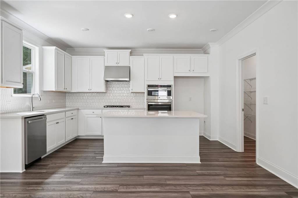 5 bedroom, 4 bathroom, 2,498 sq ft single family residence for sale at 202 Sheryl Way, Loganville, GA 30052 — photo 2