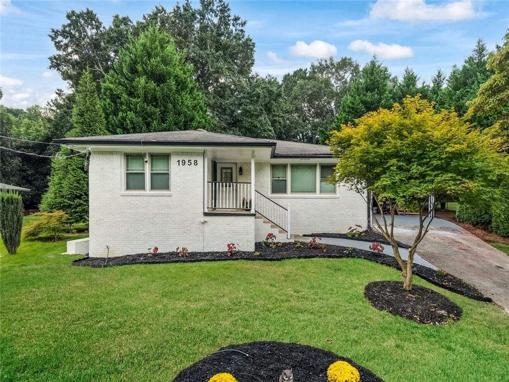 4 bedroom, 3 bathroom, 2,652 sq ft single family residence for sale at 1958 Penelope Street, Atlanta, GA 30314 — photo 2