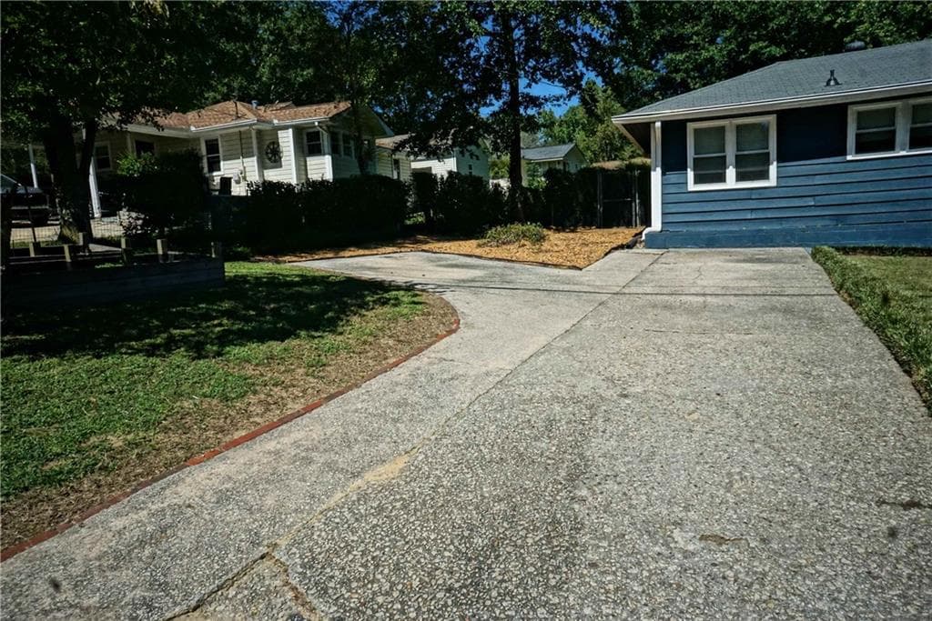3 bedroom, 1 bathroom, 1,162 sq ft single family residence for sale at 414 Gresham, Mableton, GA 30126 — photo 2