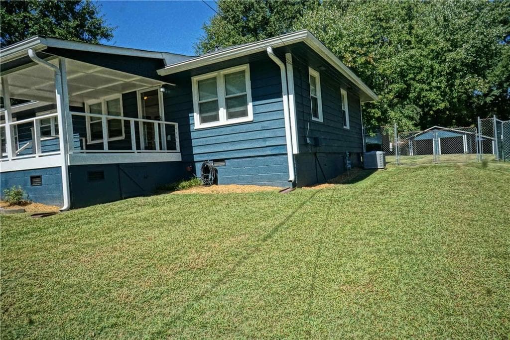 3 bedroom, 1 bathroom, 1,162 sq ft single family residence for sale at 414 Gresham, Mableton, GA 30126 — photo 4