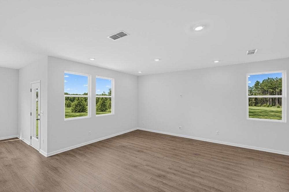 5 bedroom, 3 bathroom, 2,598 sq ft single family residence for sale at 212 Groveton Court, Euharlee, GA 30145 — photo 3