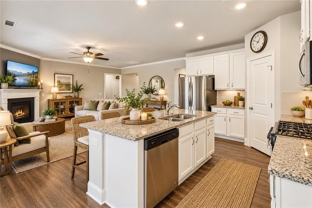 3 bedroom, 2 bathroom, 3,782 sq ft single family residence for sale at 4601 Sweetwater Drive, Gainesville, GA 30504 — photo 3
