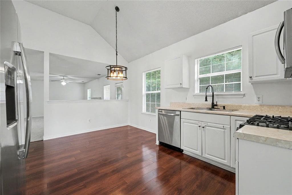 3 bedroom, 3 bathroom, 1,994 sq ft single family residence under contract at 1620 Village Place Circle, Conyers, GA 30012 — photo 9