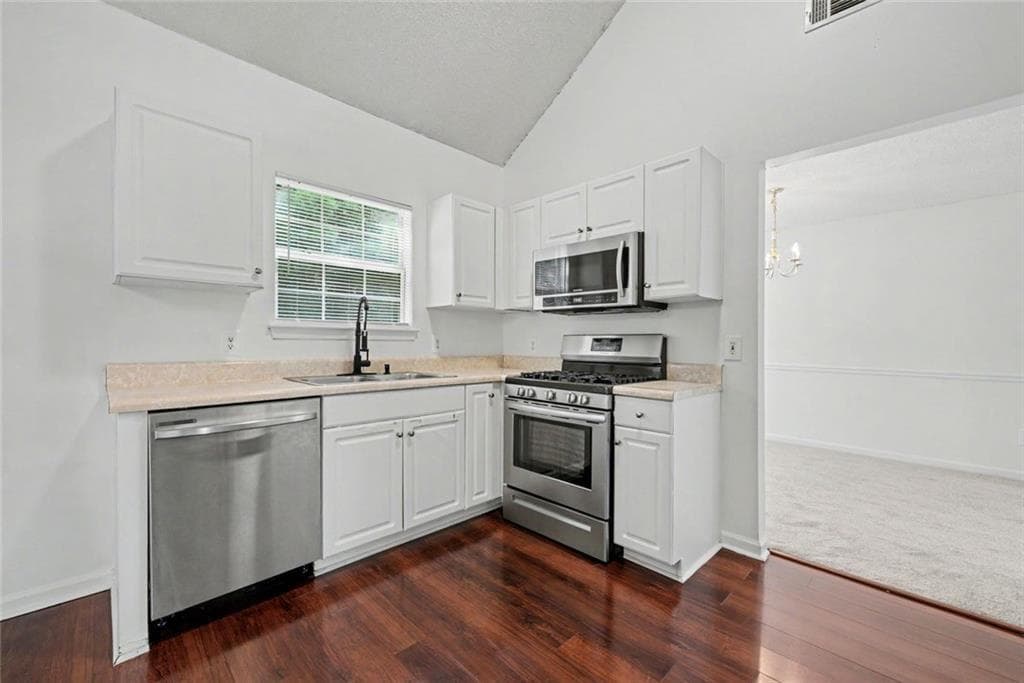 3 bedroom, 3 bathroom, 1,994 sq ft single family residence under contract at 1620 Village Place Circle, Conyers, GA 30012 — photo 10