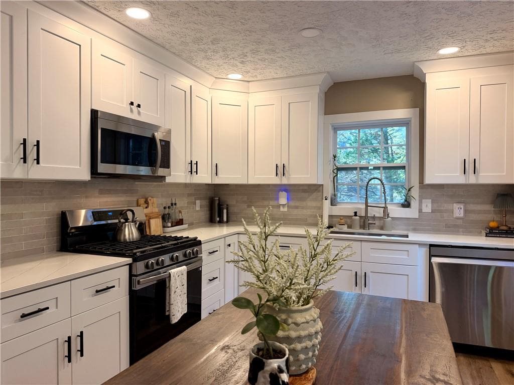 4 bedroom, 2 bathroom, 1,972 sq ft single family residence for sale at 3021 Mills Ridge Drive, Canton, GA 30114 — photo 3