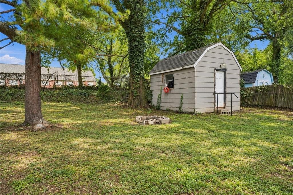 3 bedroom, 2 bathroom, 1,000 sq ft single family residence for sale at 3249 Renault Road, Atlanta, GA 30354 — photo 9