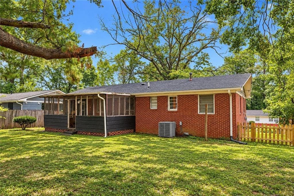 3 bedroom, 2 bathroom, 1,000 sq ft single family residence for sale at 3249 Renault Road, Atlanta, GA 30354 — photo 10