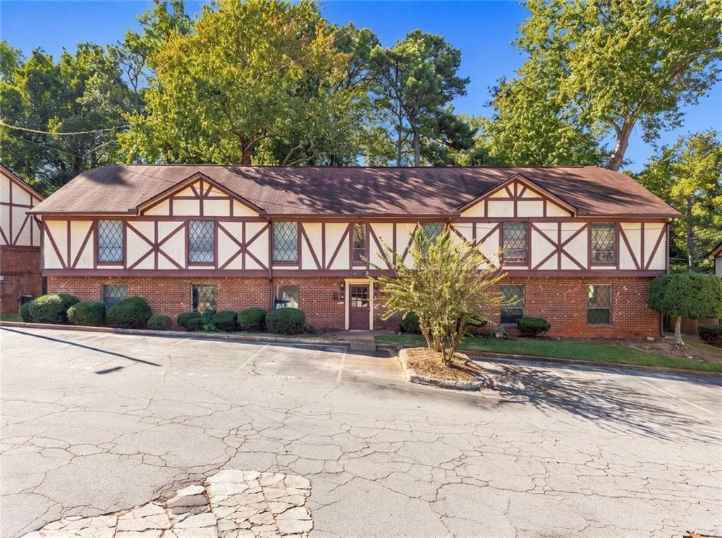 3 bedroom, 2 bathroom, 1,304 sq ft condominium for sale at 3188 Abbeywood Drive, Decatur, GA 30034