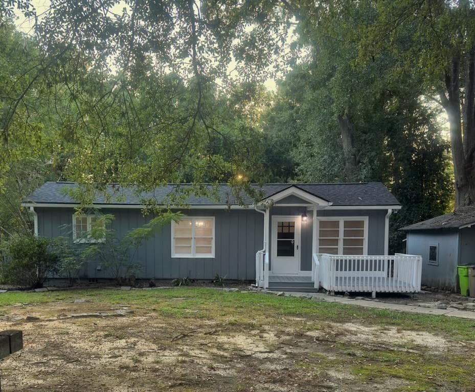 2 bedroom, 1 bathroom, 1,050 sq ft single family residence for sale at 6550 Gordon Lane, Austell, GA 30168 — photo 1 of 26