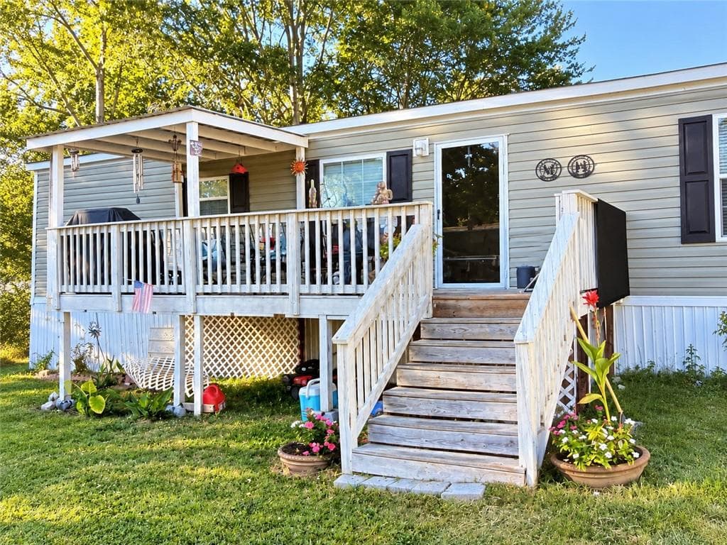3 bedroom, 2 bathroom, 1,100 sq ft single family residence for sale at 5973 Lights Ferry Road, Flowery Branch, GA 30542