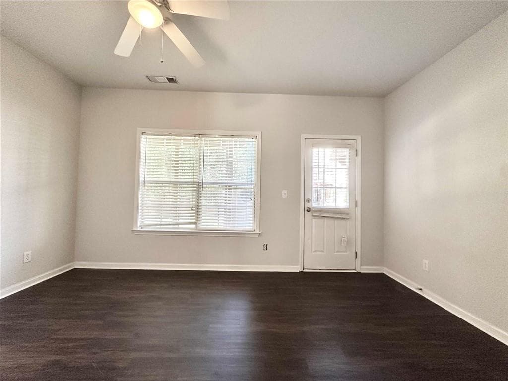 4 bedroom, 4 bathroom, 1,702 sq ft townhouse for sale at 7820 Kiverton Place, Sandy Springs, GA 30350 — photo 3