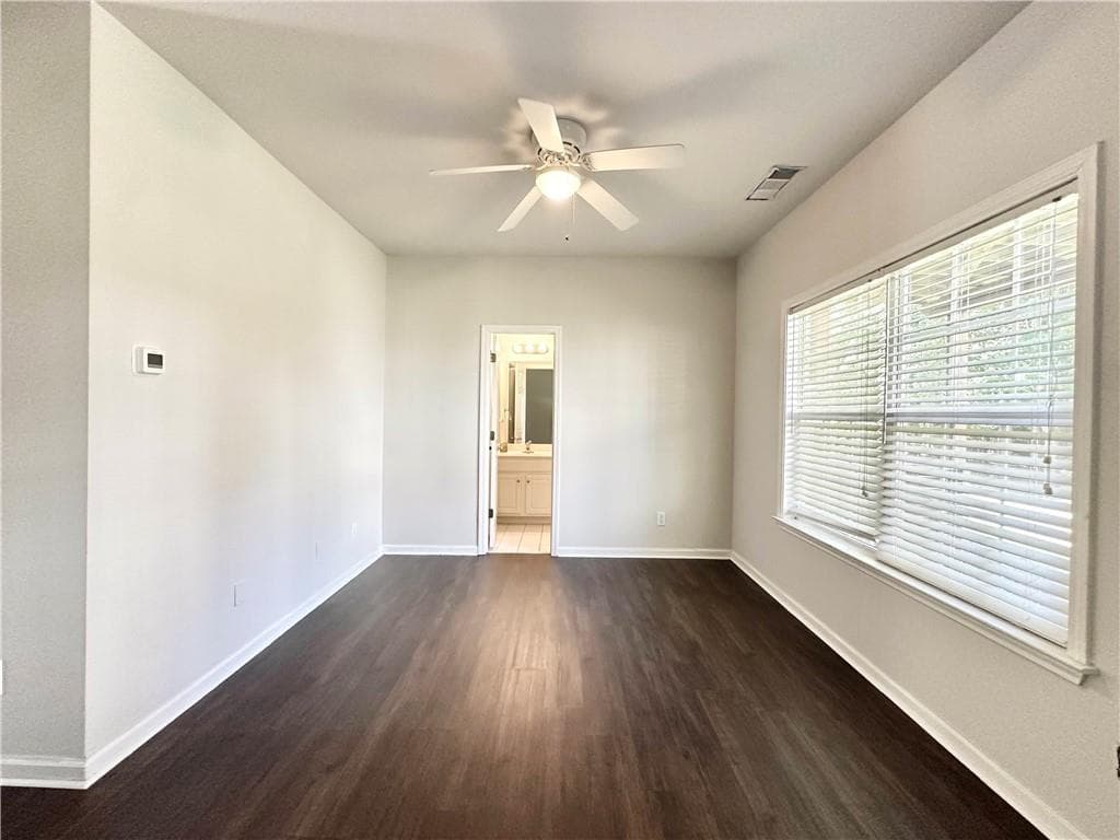 4 bedroom, 4 bathroom, 1,702 sq ft townhouse for sale at 7820 Kiverton Place, Sandy Springs, GA 30350 — photo 4