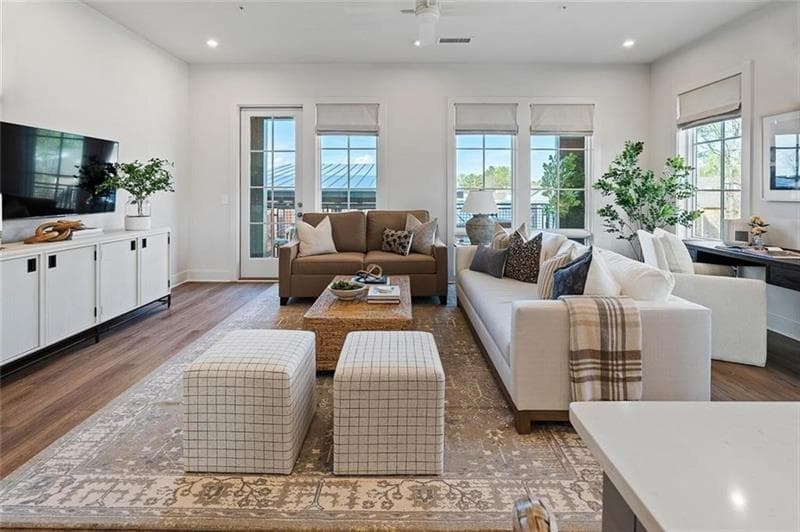 3 bedroom, 3 bathroom, 1,853 sq ft condominium for sale at 1273 Longreen Terrace 8, Atlanta, GA 30318 — photo 4