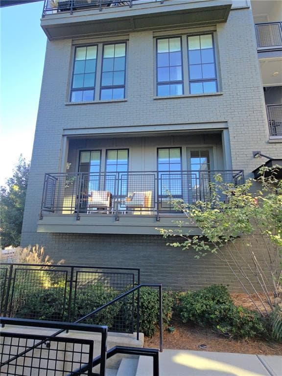 3 bedroom, 3 bathroom, 1,853 sq ft condominium for sale at 1273 Longreen Terrace 8, Atlanta, GA 30318 — photo 2