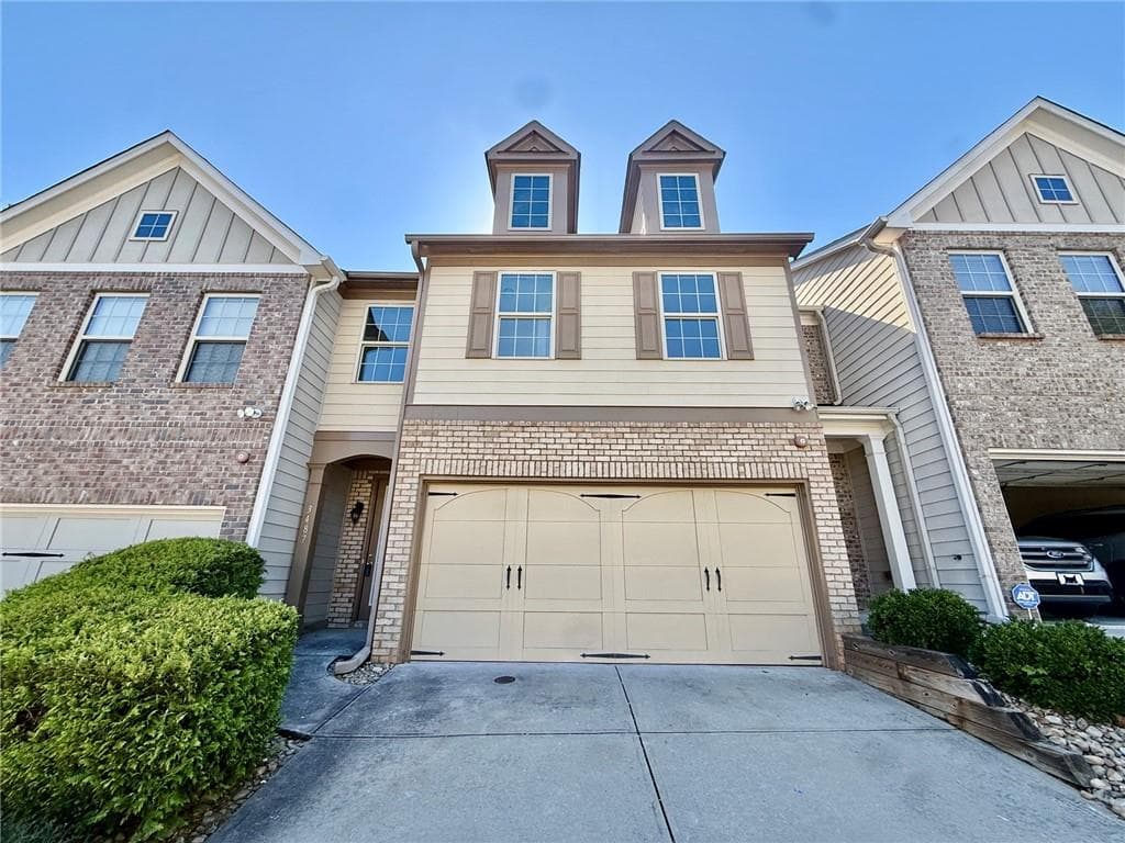 3 bedroom, 3 bathroom, 1,994 sq ft home for sale at 3487 Desoto Road, Snellville, GA