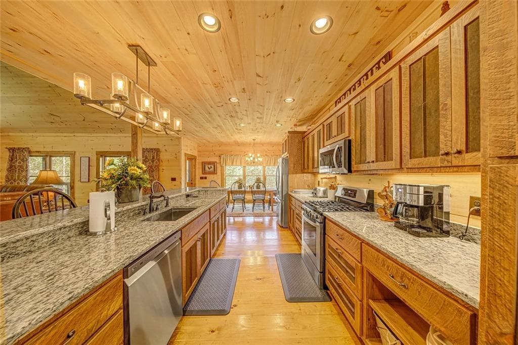 4 bedroom, 5 bathroom, 6,600 sq ft single family residence for sale at 380 Biguns Boulevard, Talking Rock, GA 30175 — photo 10
