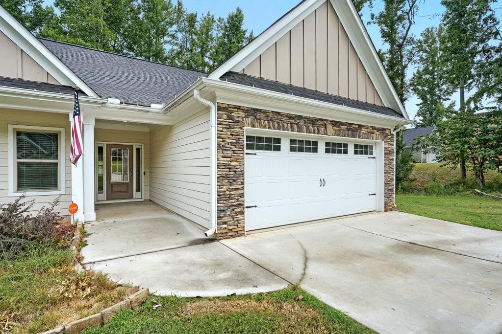 3 bedroom, 2 bathroom, 1,736 sq ft single family residence for sale at 415 Smallwood Lane, Douglasville, GA 30134 — photo 4