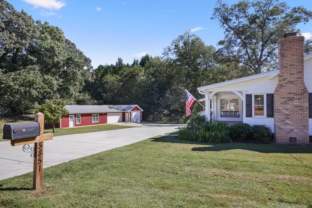 3 bedroom, 3 bathroom, 2,180 sq ft single family residence for sale at 5851 Leah Lane, Powder Springs, GA 30127 — photo 3