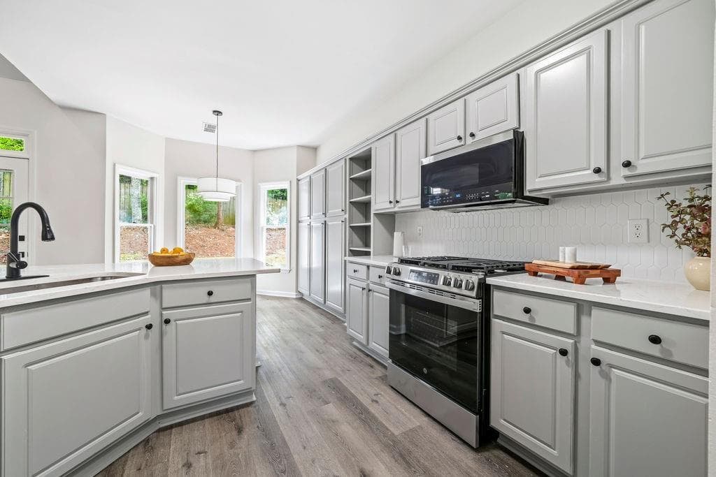 4 bedroom, 3 bathroom, 2,228 sq ft single family residence for sale at 4052 Thornbrook Lane, Marietta, GA 30066 — photo 3