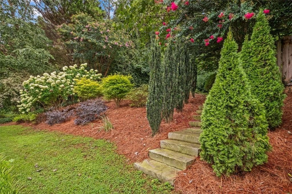 4 bedroom, 3 bathroom, 2,038 sq ft single family residence for rent at 1163 RHYNE CHASE, Smyrna, GA 30082 for $2,800 a month — photo 3