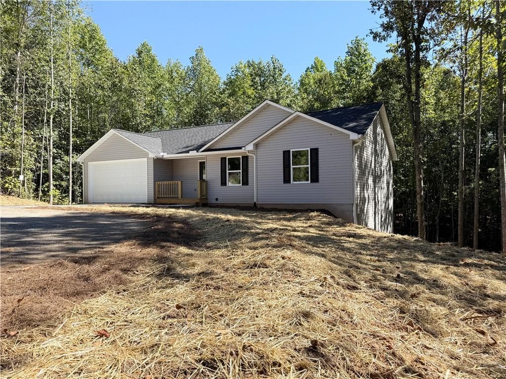 3 bedroom, 2 bathroom, 1,400 sq ft single family residence for sale at 569 Day Star Lane, Mount Airy, GA 30563