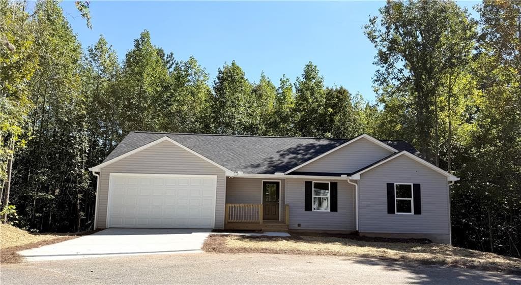 3 bedroom, 2 bathroom, 1,400 sq ft single family residence for sale at 569 Day Star Lane, Mount Airy, GA 30563 — photo 2