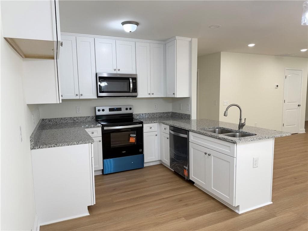 3 bedroom, 2 bathroom, 1,400 sq ft single family residence for sale at 569 Day Star Lane, Mount Airy, GA 30563 — photo 7