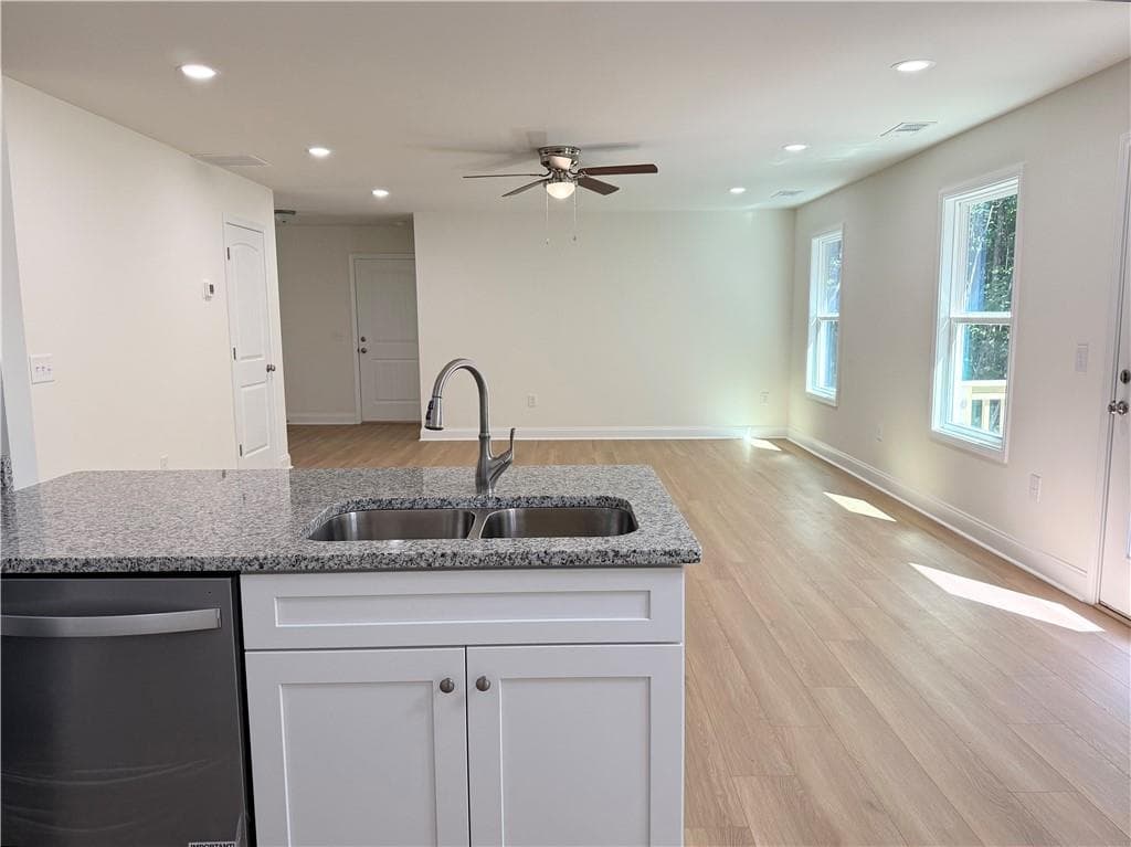 3 bedroom, 2 bathroom, 1,400 sq ft single family residence for sale at 569 Day Star Lane, Mount Airy, GA 30563 — photo 8