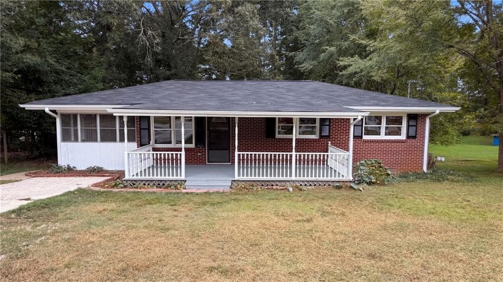 2 bedroom, 1 bathroom, 1,181 sq ft single family residence for sale at 8181 Highland Drive, Covington, GA 30014