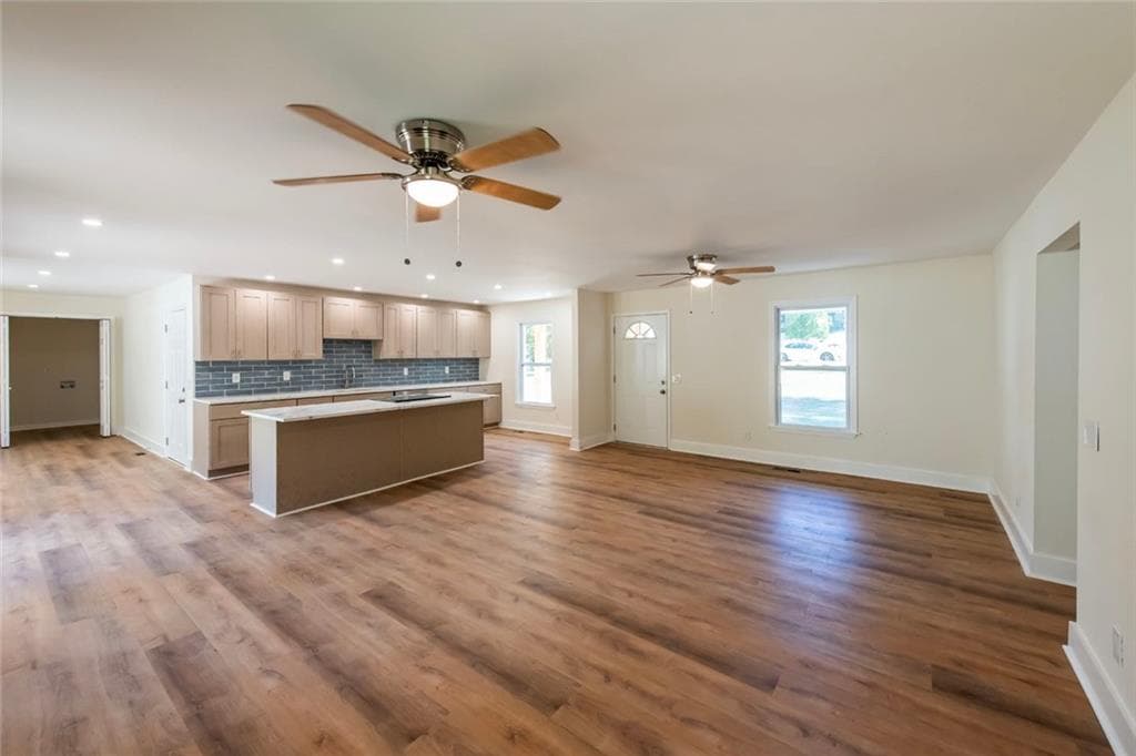 4 bedroom, 3 bathroom, 2,492 sq ft single family residence for sale at 30 Wood Valley Circle, Carrollton, GA 30117 — photo 2