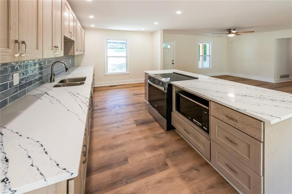 4 bedroom, 3 bathroom, 2,492 sq ft single family residence for sale at 30 Wood Valley Circle, Carrollton, GA 30117 — photo 3