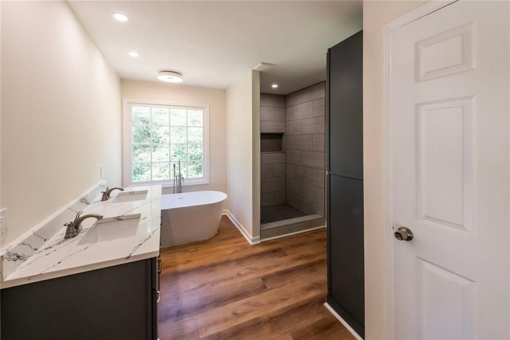 4 bedroom, 3 bathroom, 2,492 sq ft single family residence for sale at 30 Wood Valley Circle, Carrollton, GA 30117 — photo 4