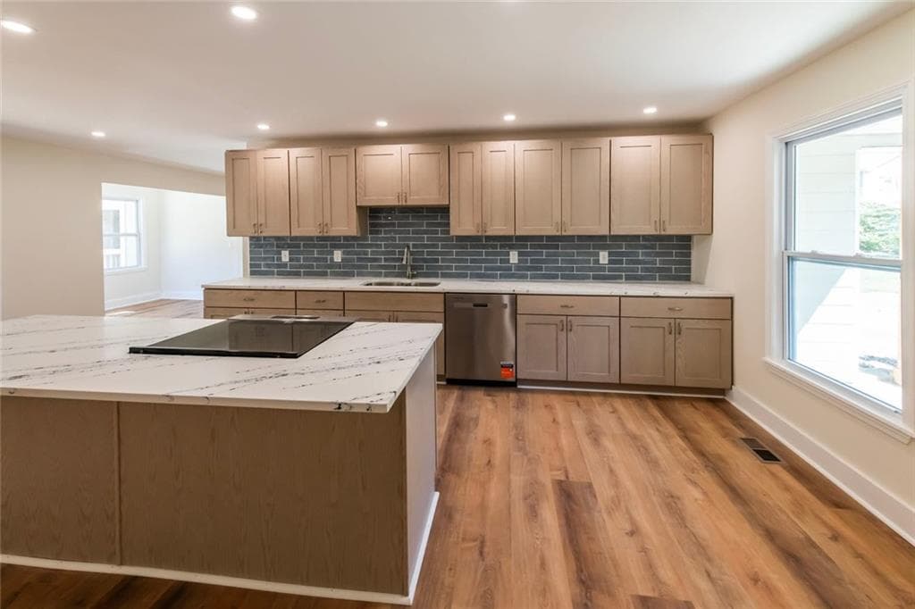 4 bedroom, 3 bathroom, 2,492 sq ft single family residence for sale at 30 Wood Valley Circle, Carrollton, GA 30117 — photo 9